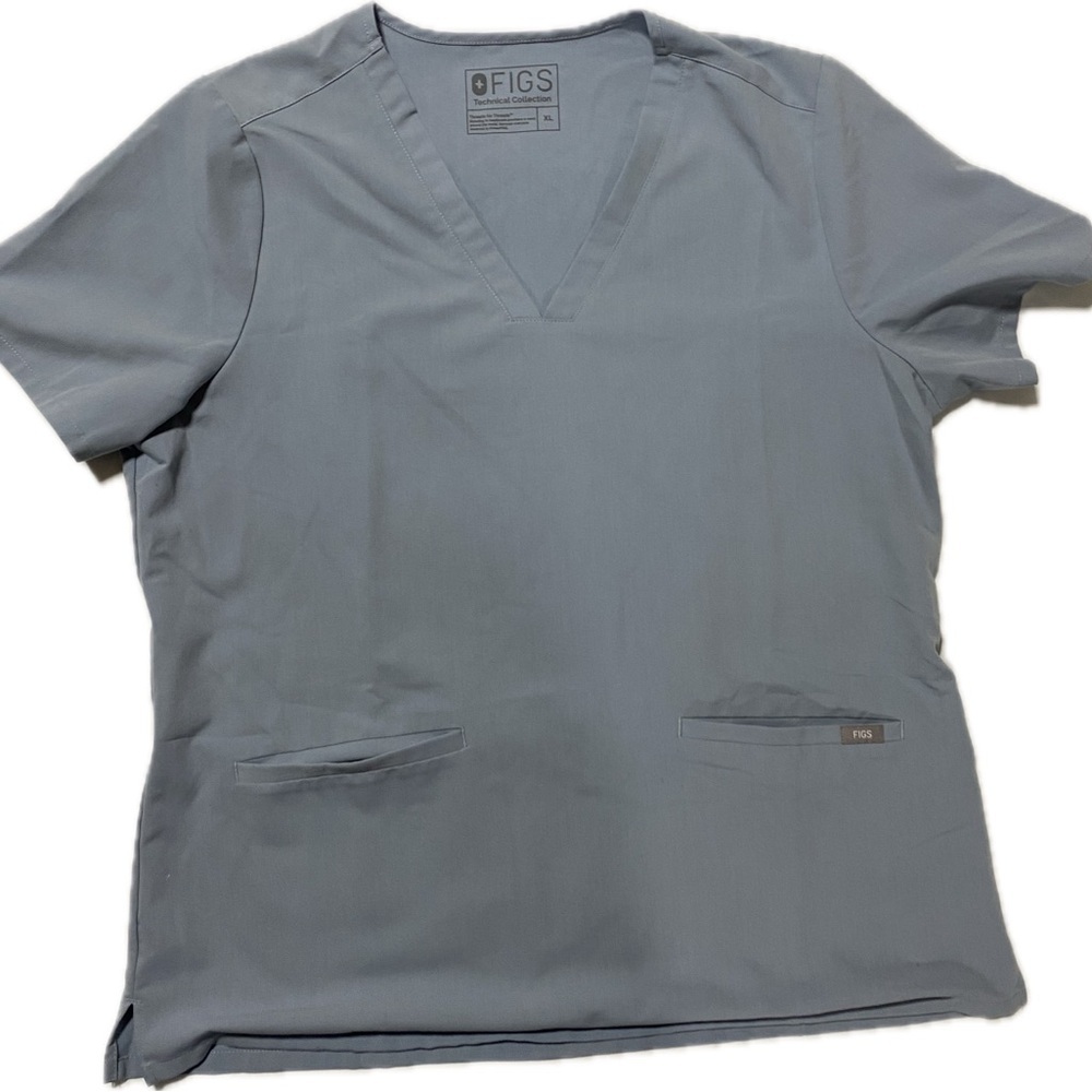 FIGS scrub V neck Short Sleeve Top in Light blue size XL